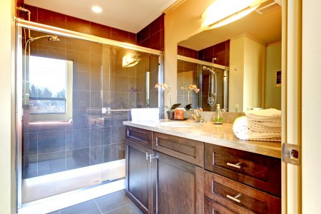 The advantages of glass shower doors