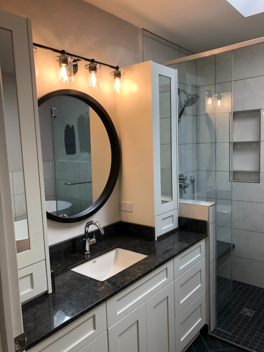 Contemporary En-Suite with Island Tub in Calgary